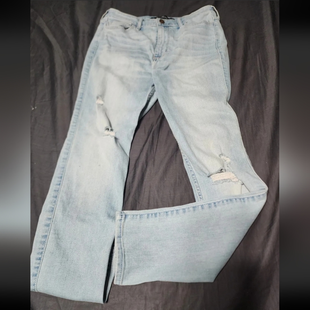 Hollister Ultra High Rise Super Skinny size 9s  distressed